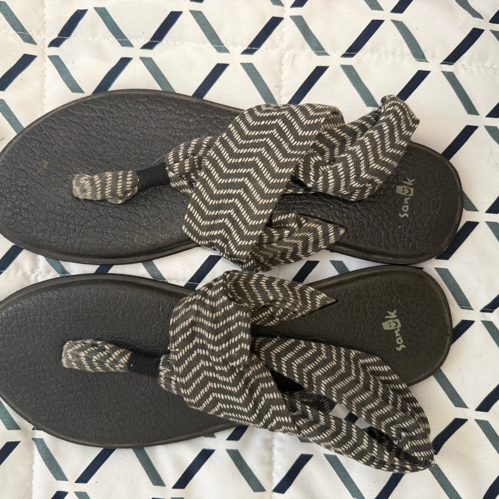 Sanuk Black and White Women's Sandals